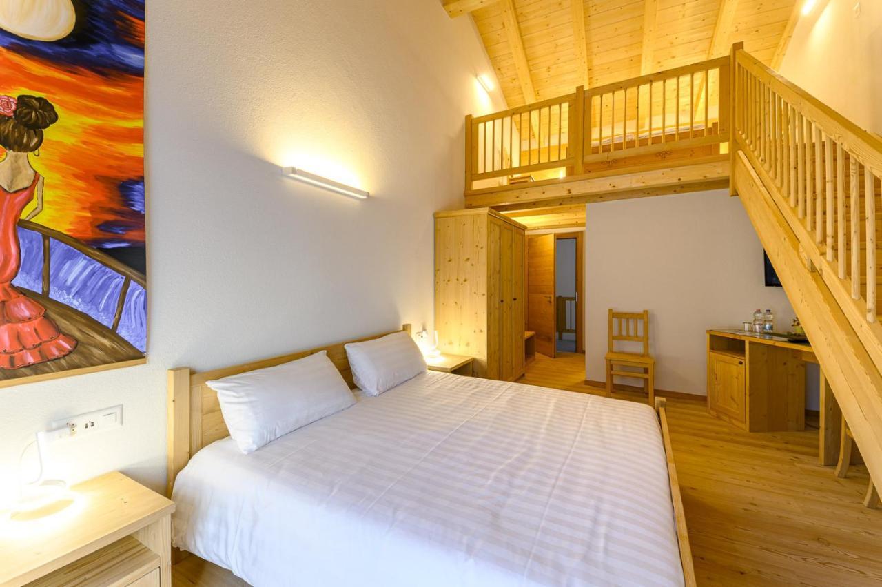 Hotel Centrale, Typically Swiss Poschiavo Eksteriør billede
