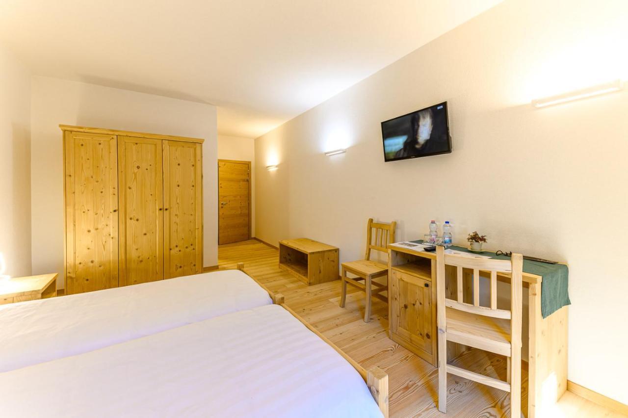 Hotel Centrale, Typically Swiss Poschiavo Eksteriør billede