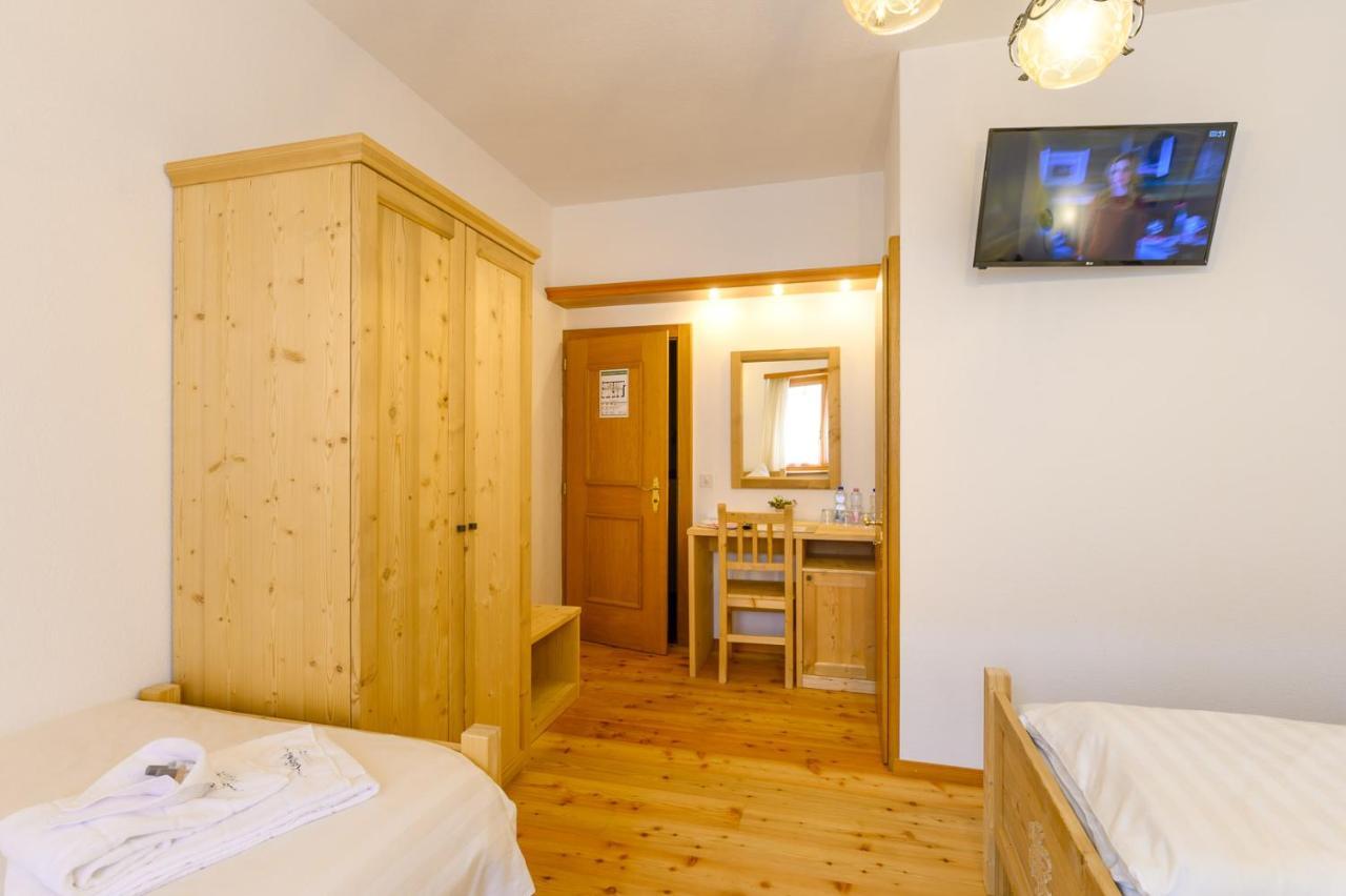 Hotel Centrale, Typically Swiss Poschiavo Eksteriør billede