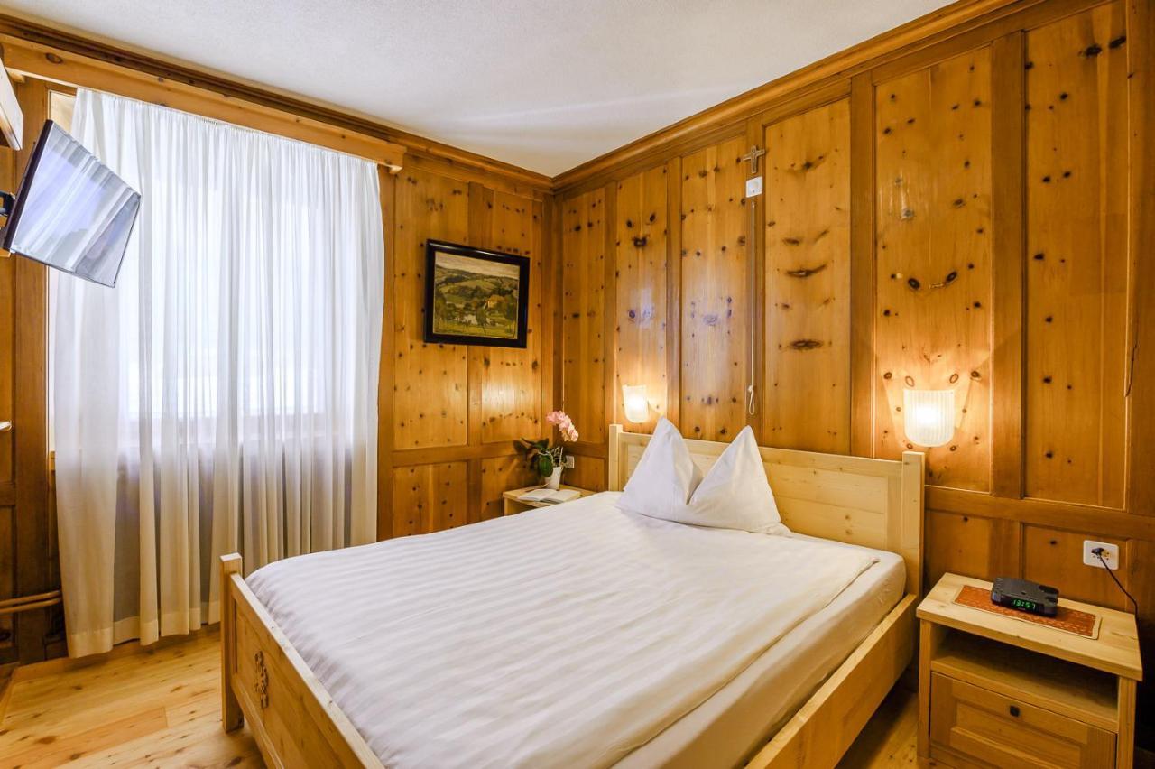 Hotel Centrale, Typically Swiss Poschiavo Eksteriør billede