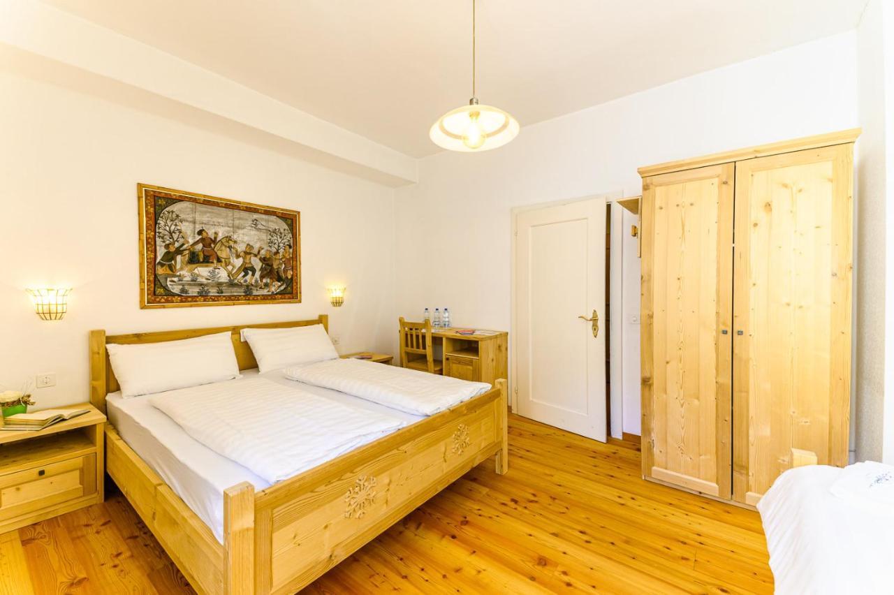 Hotel Centrale, Typically Swiss Poschiavo Eksteriør billede