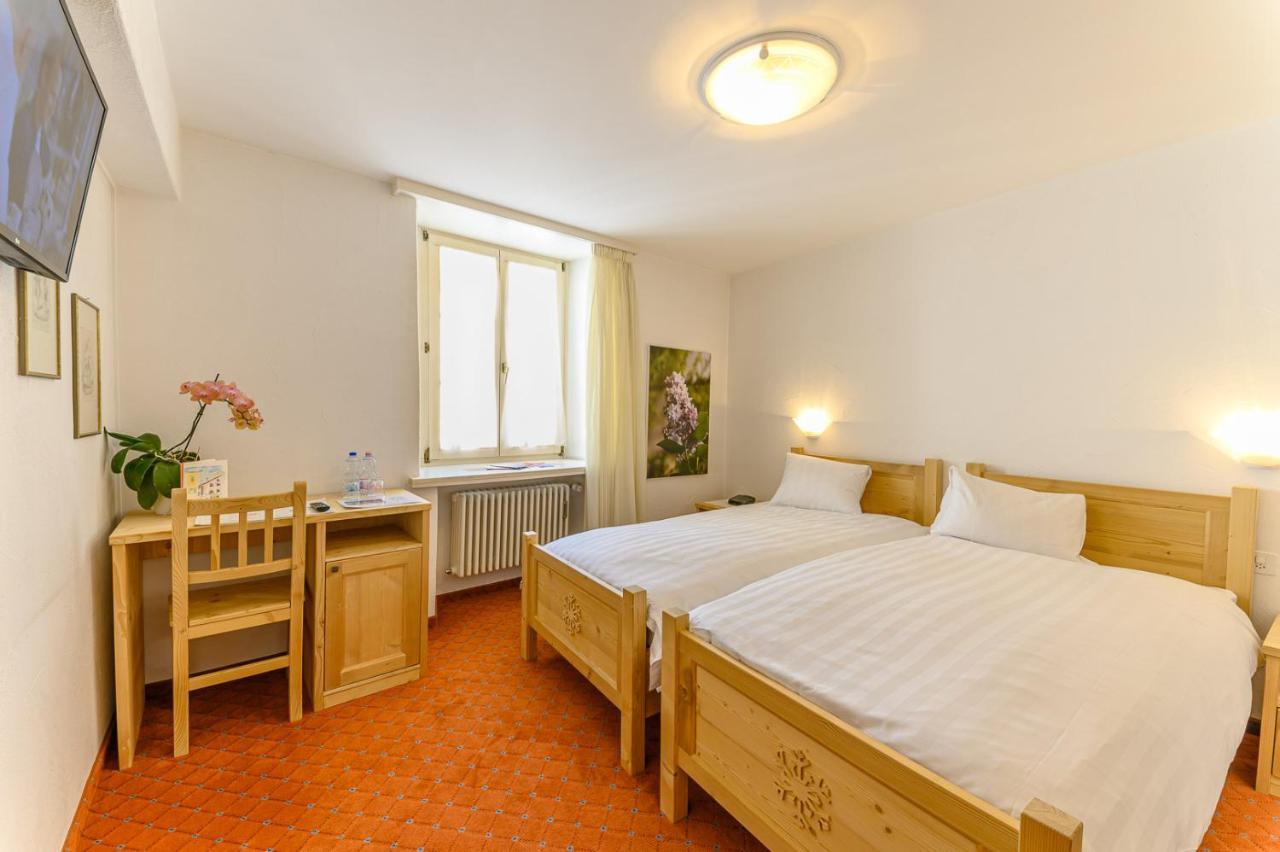 Hotel Centrale, Typically Swiss Poschiavo Eksteriør billede