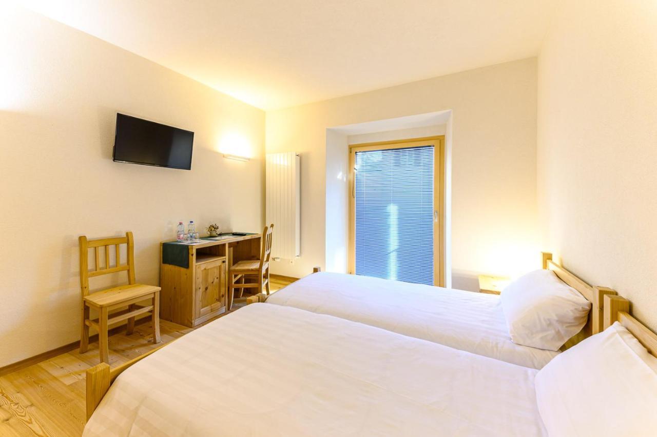 Hotel Centrale, Typically Swiss Poschiavo Eksteriør billede